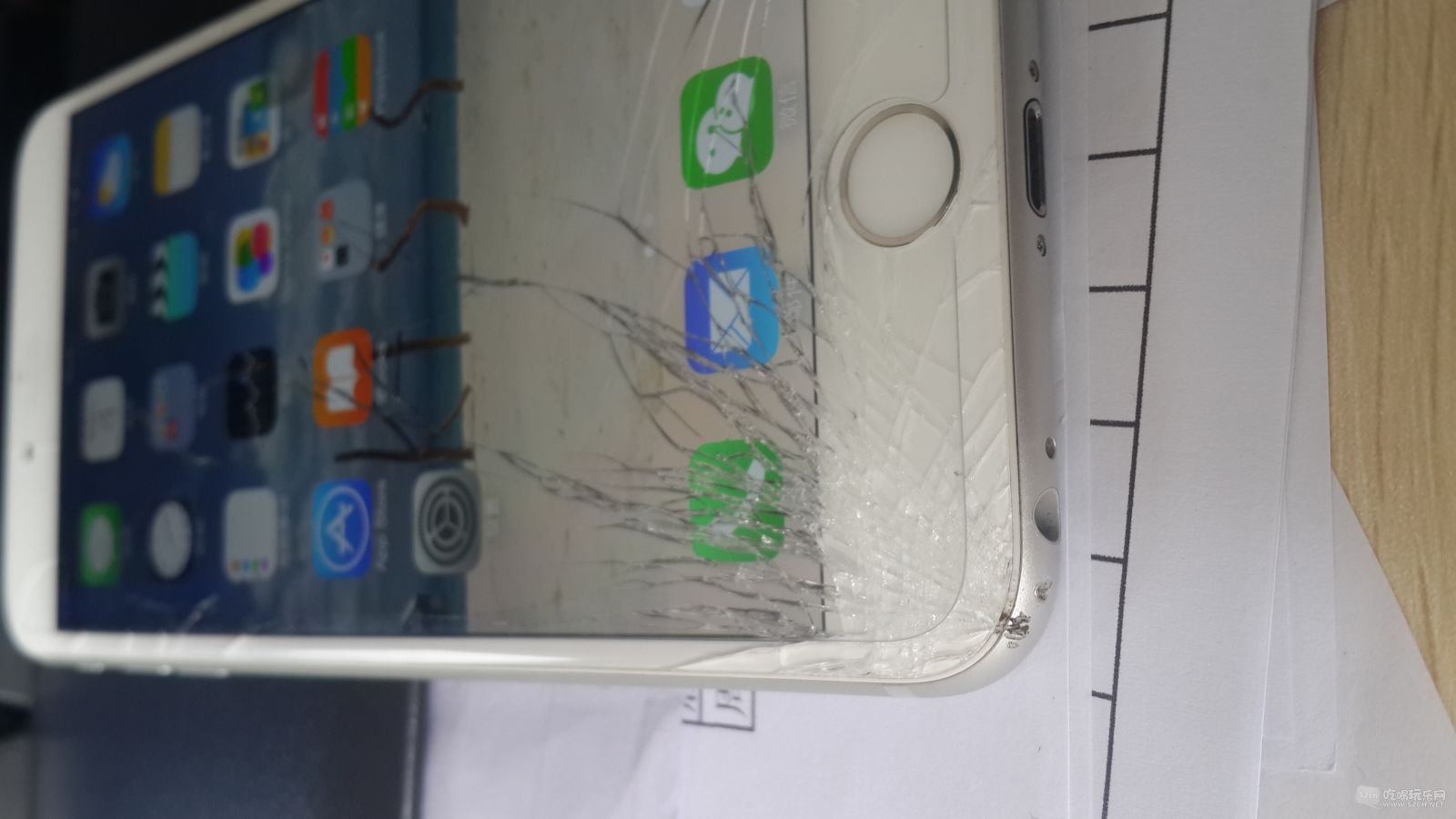 行货在保iPhone6 Plus 64G,银色,屏幕摔碎了,多