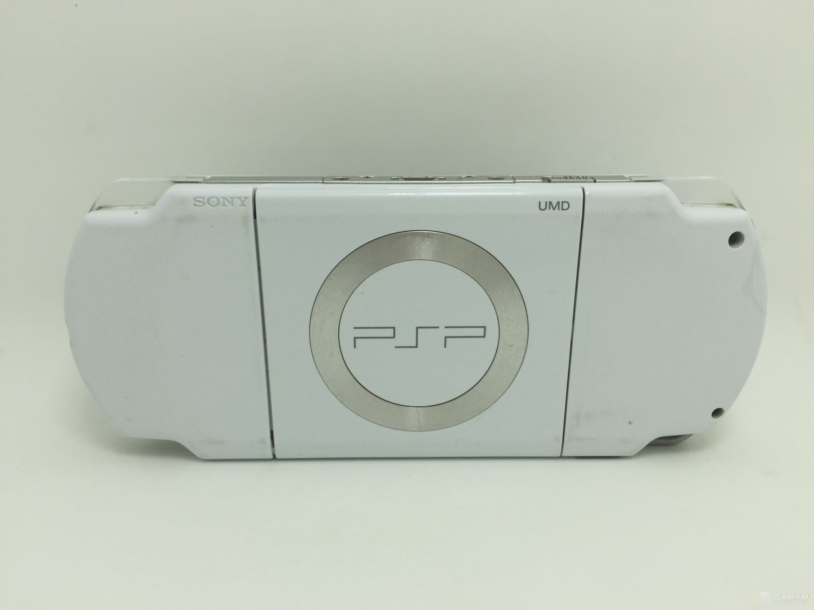 秒价出索尼白色PSP2000和三星 白色 P1000 3