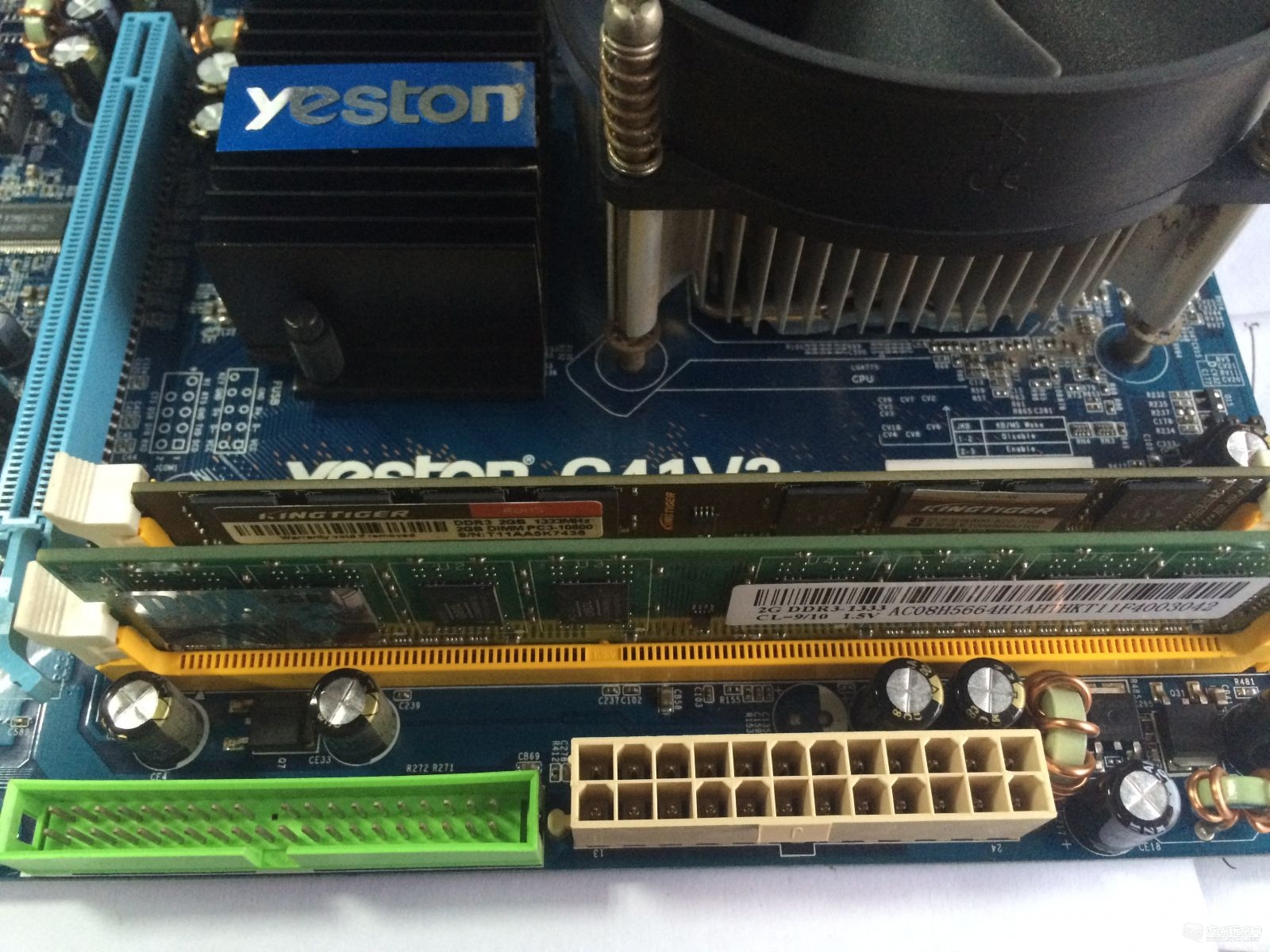 卖套G41主板E3400CPU 两条DDR3 13333内存