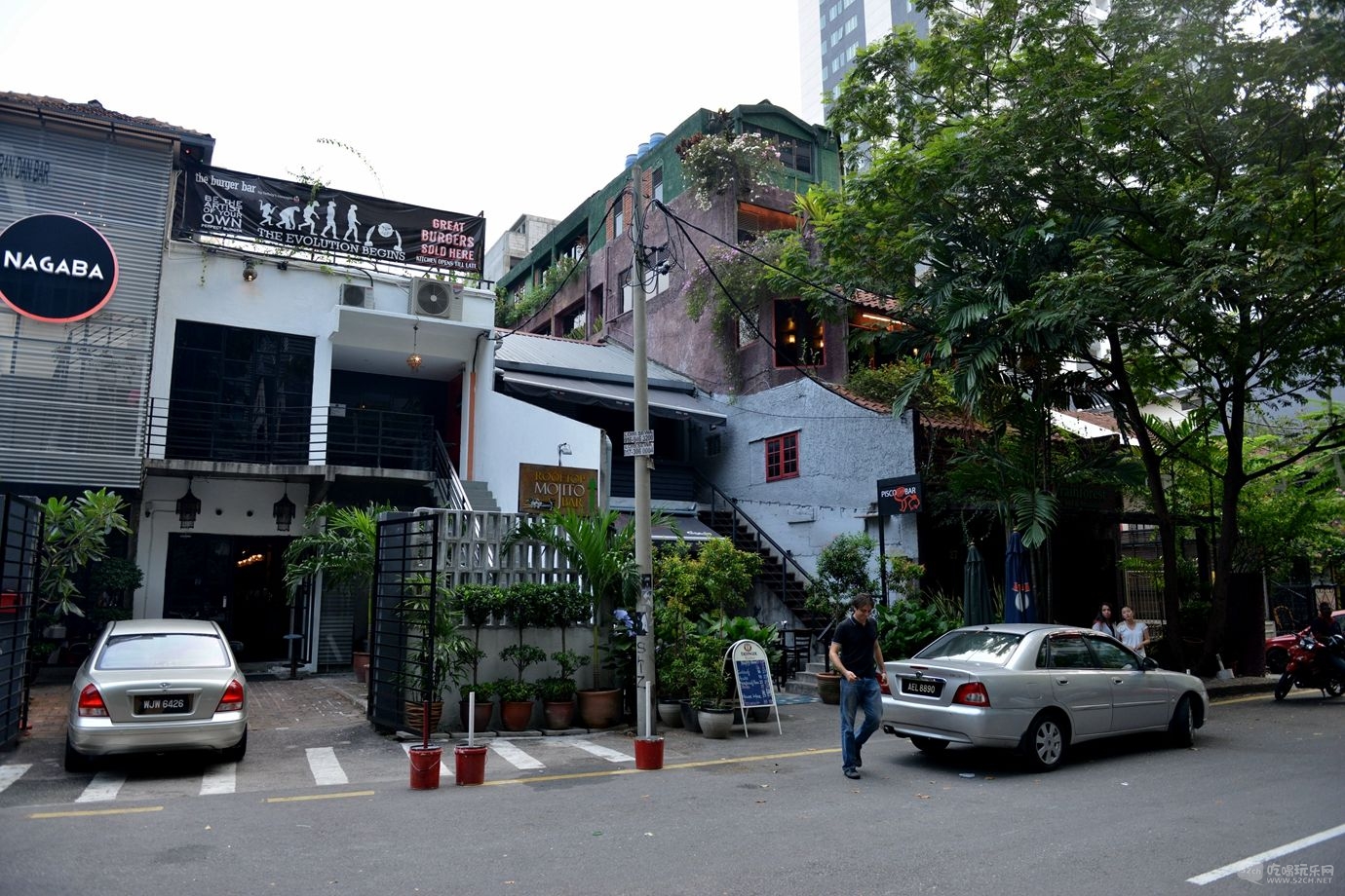 吉隆坡酒店旁的街景。住的酒店名字忘记了，离双子塔也比较近，大概2公里。