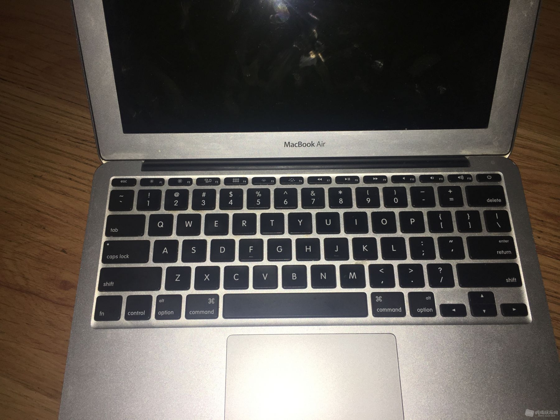 秒杀价出一台macbookairmd7111799元机器适配器已售