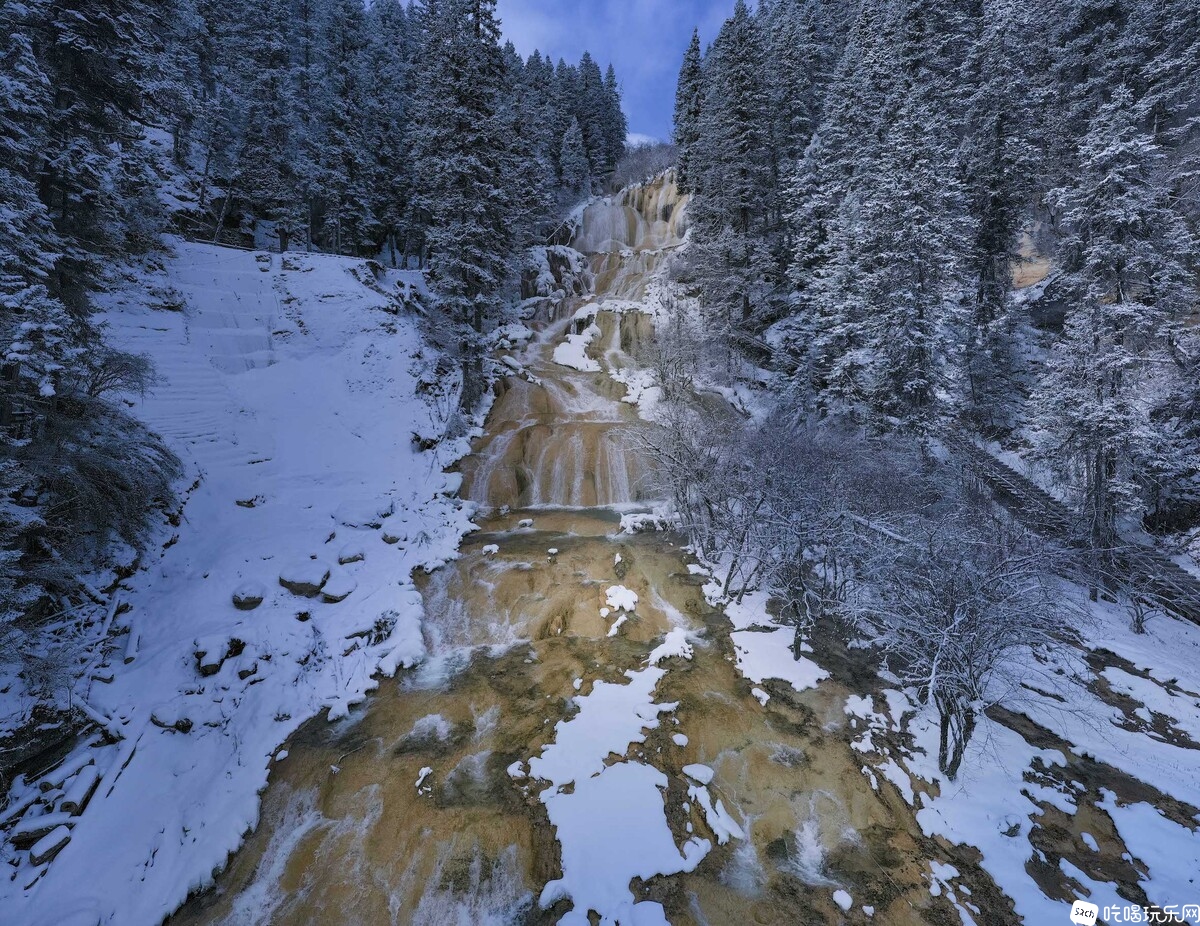 25，2023年1月2日，四川省阿坝州松潘县牟泥沟风景区扎嘎瀑布，大雪过后，银装素裹，耀.jpg